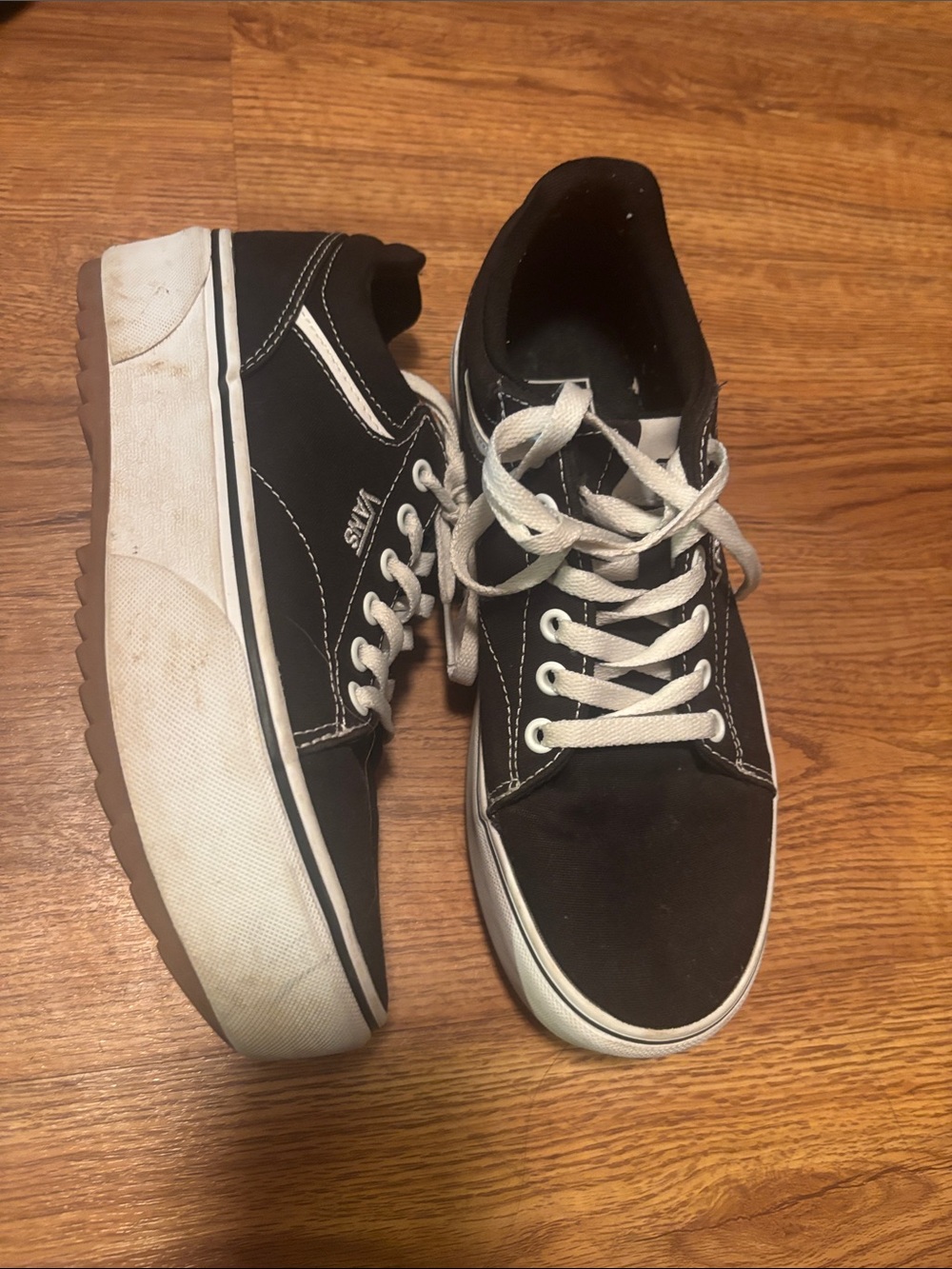 Vans Men’s Black and White Low-Top Canvas Sneakers